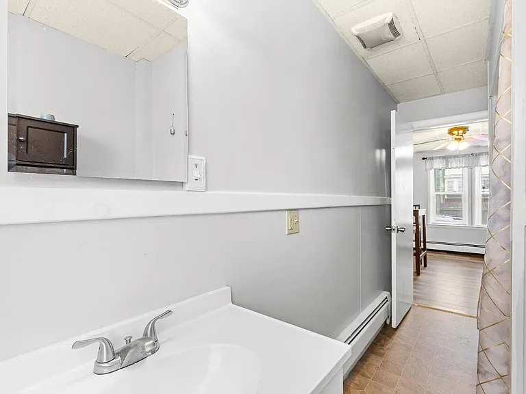 418 Anthony St #1 — Photo 4