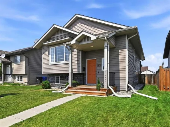 134 S Newton Dr, Penhold, AB T0M 1R0