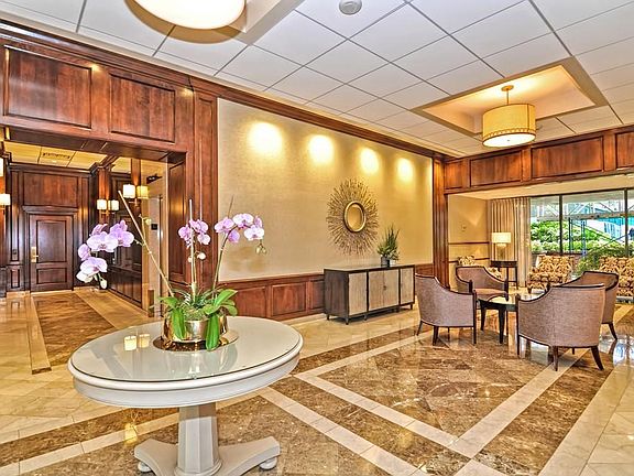 5th image of 9 Hawthorne Pl APT 16B