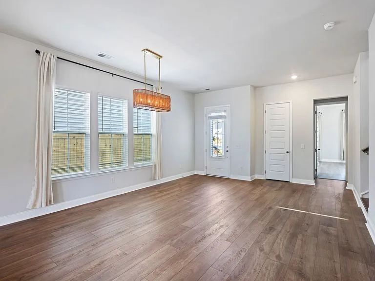 1014 Shore Lap St — Photo 4