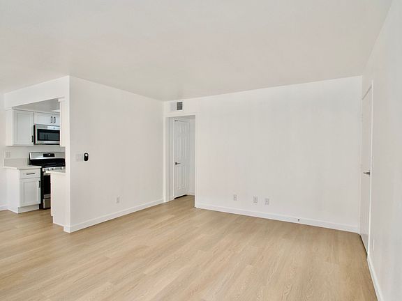 4th image of 10914 Camarillo St APT 3