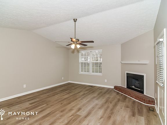 5th image of 105 Bradford Cir
