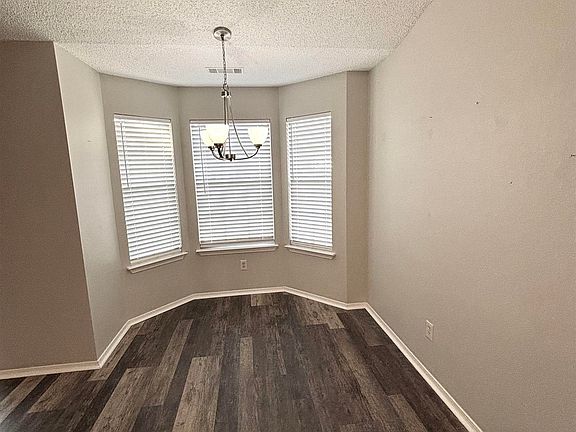 5th image of 165 Rolling Oaks Dr