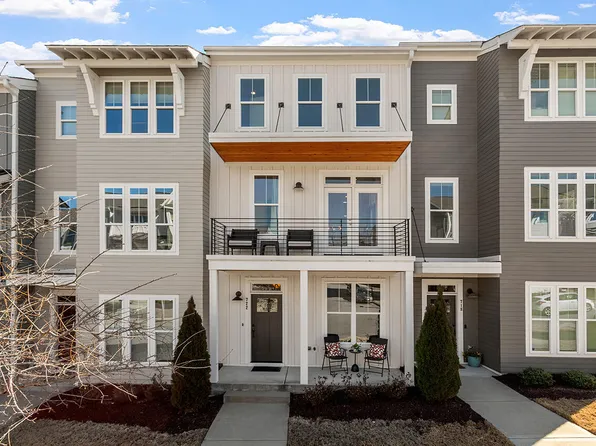 722 Peakland Pl, Raleigh, NC 27604