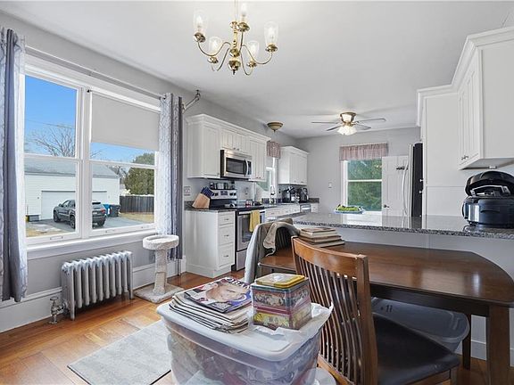 4th image of 236 Becker Ave E