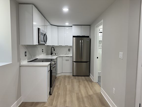 2nd image of 225 W 10th Ave #5