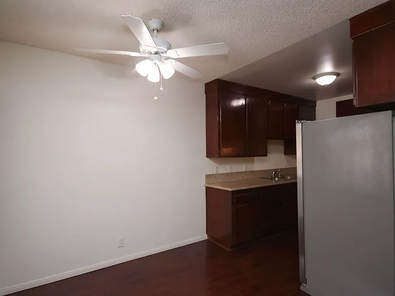 3010 Montrose Ave #28 — Photo 14
