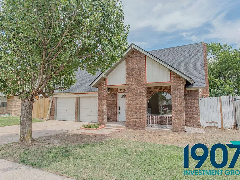 9212 S McKinley Ave — Photo 1