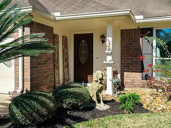 Your charming entrance awaits you!