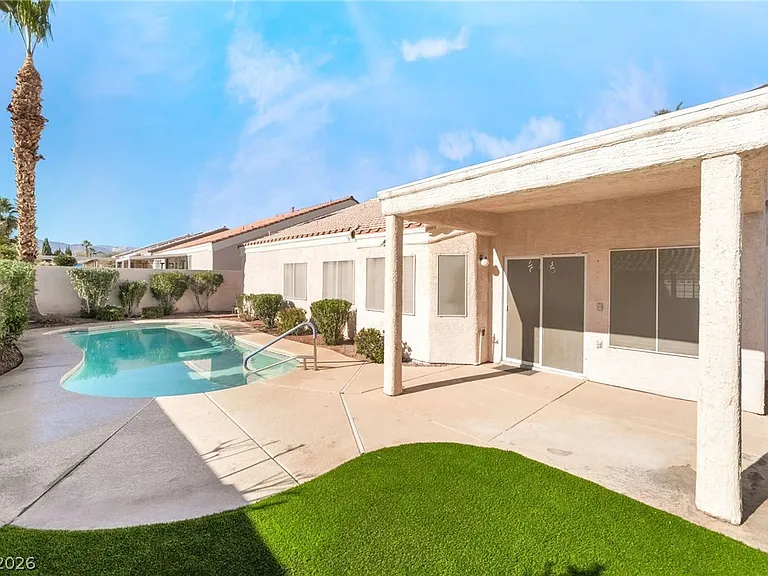 9205 Desert Village Ave — Photo 4