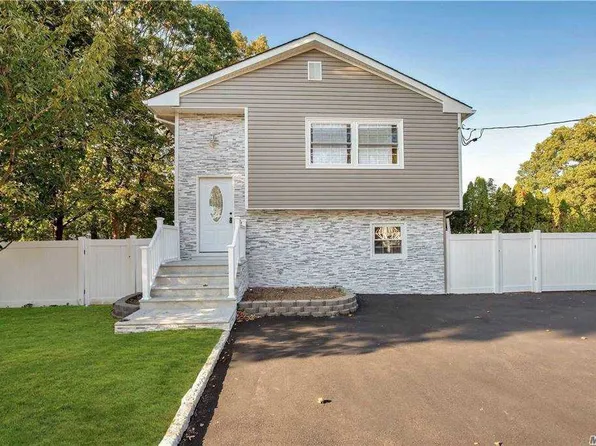 20 Kenmore St, Dix Hills, NY 11746