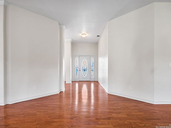 2nd image of 308 Red Oak Dr.
