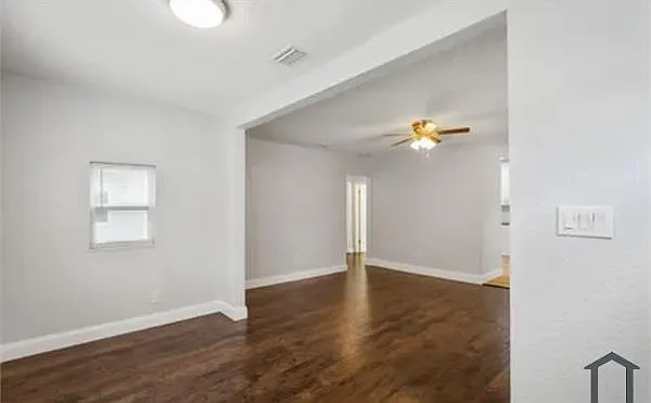 921 Stark St — Photo 10