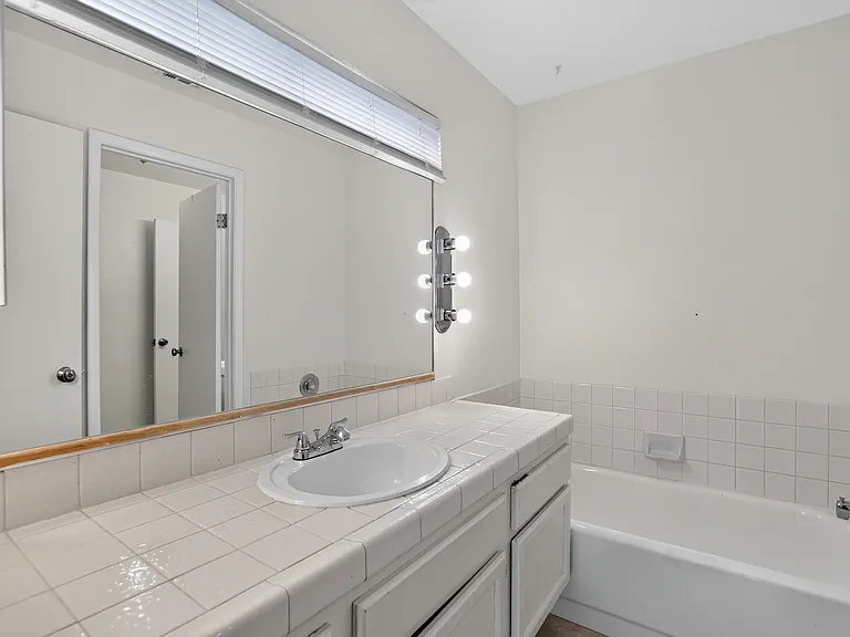5413 Harmony St — Photo 8