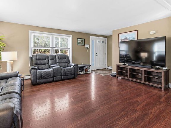 4th image of 585 Bridgton Road