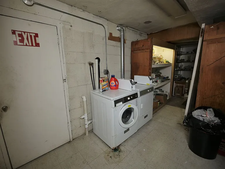 717 Washington Pl — Photo 13