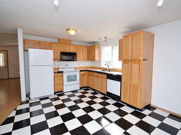 5th image of 1810 SE 170th Ave