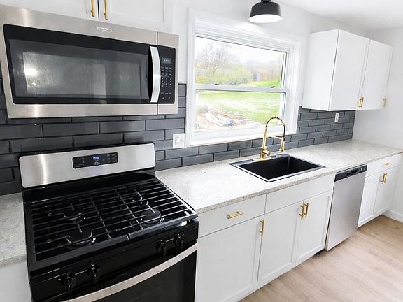 3rd image of 2618 Reiter Rd