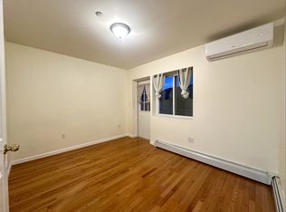 4202 164th St APT 3, Flushing, NY 11358