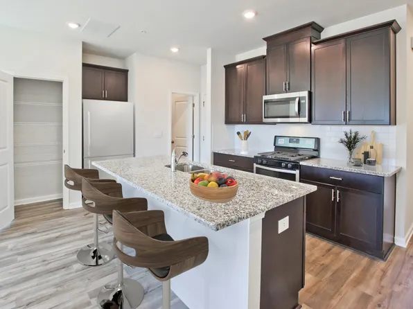 Carmine Plan, Oakwood Townes