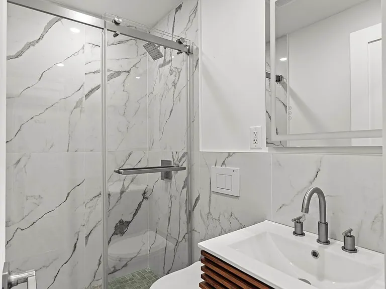 21 E 7th St #1 — Photo 6
