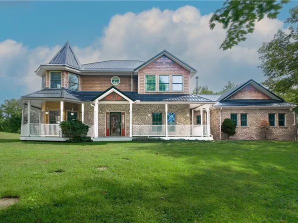412 Hawthorn Rd E, Claysville, PA 15323