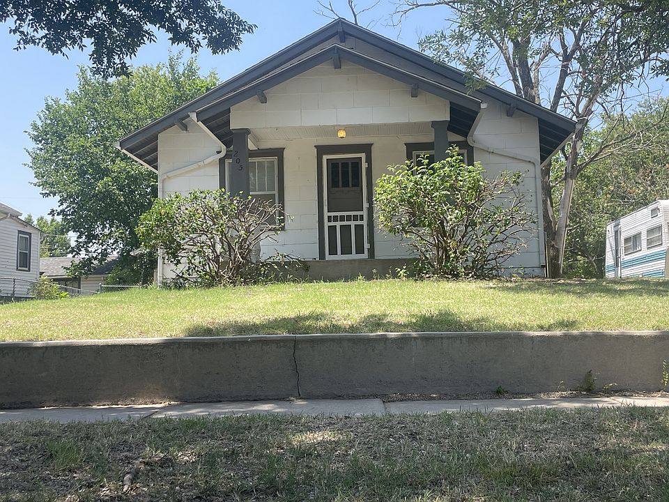 1st image of 205 N Edwards Ave