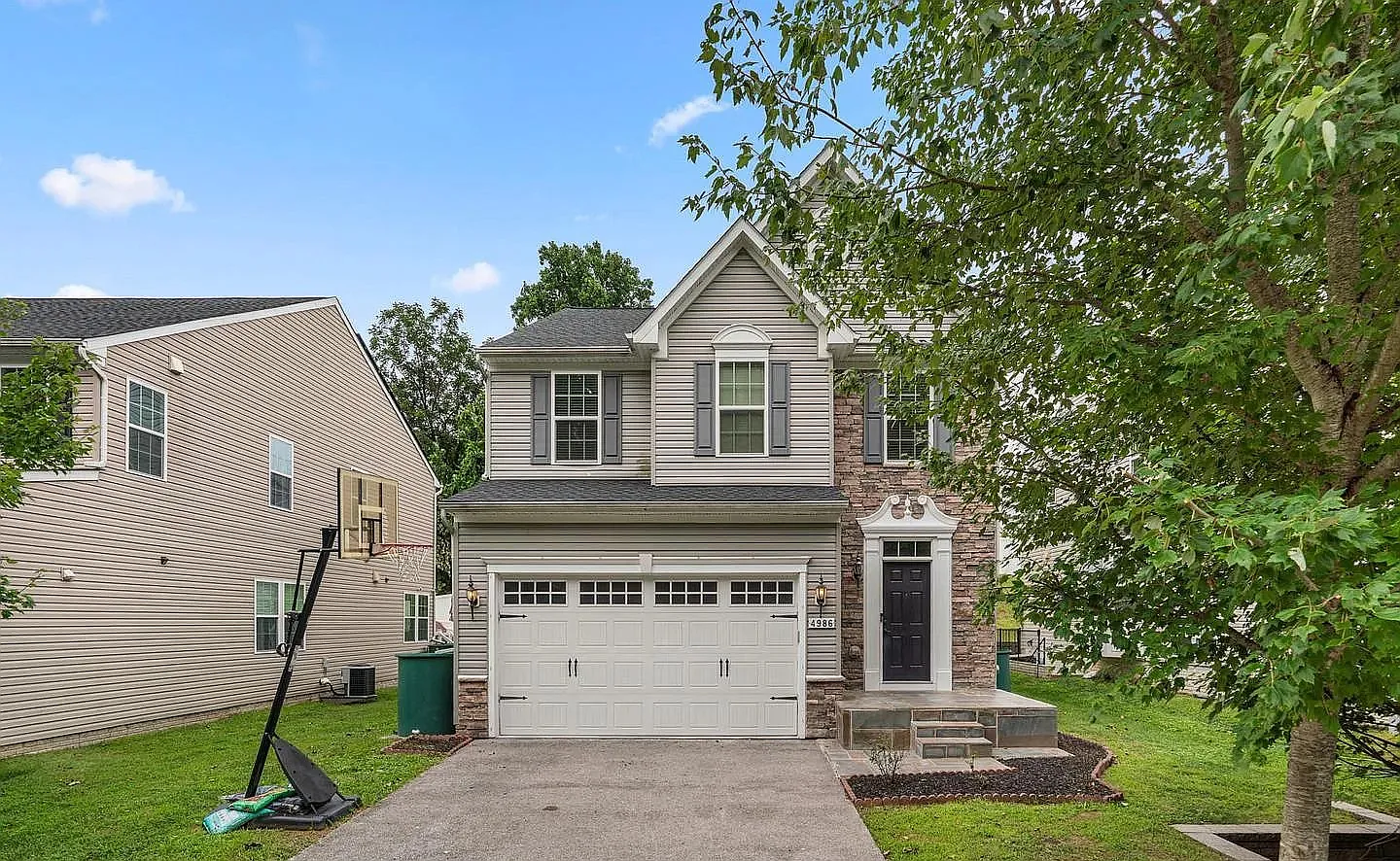 4 bed, 3.5 bath, 3290 sqft, $3,600 — Photo 1