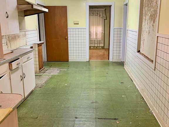 4th image of 622 N Avenue G