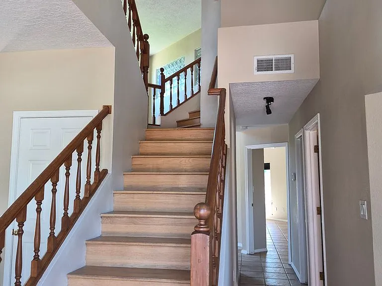 9121 Ridgefield Ave NE — Photo 7