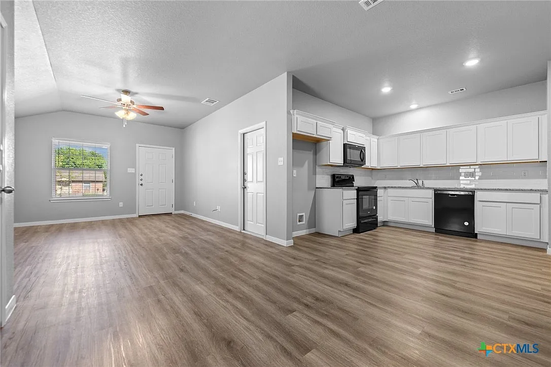 3 bed, 1400 sqft, $1,450 — Photo 3
