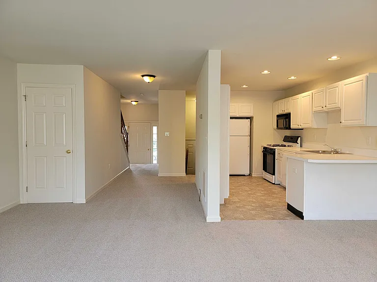 6470 Lincoln Ct — Photo 4