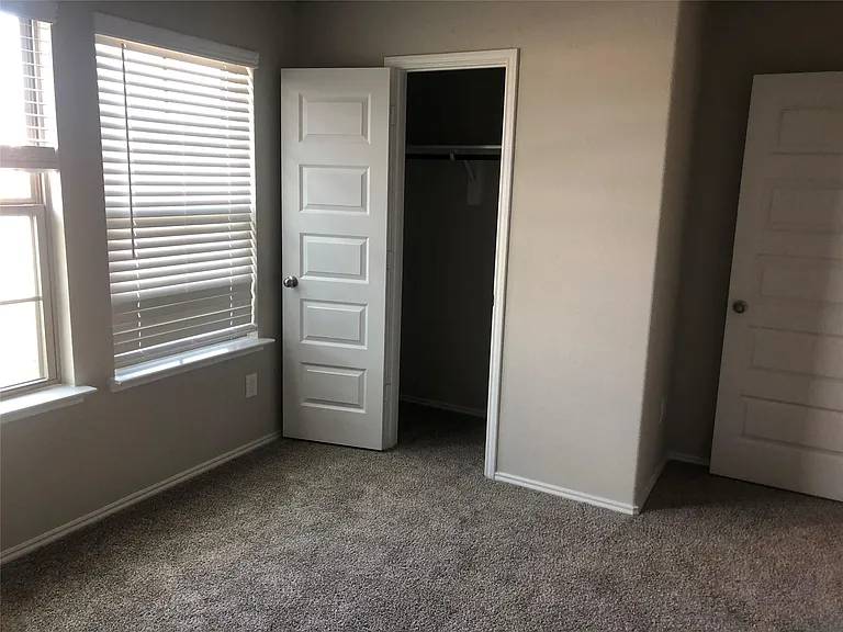1810 Gibbons Creek Dr — Photo 3