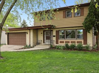 150 E Westview Ct, Addison, IL 60101