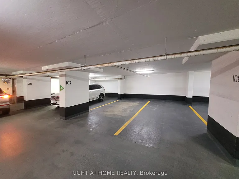 33 Charles St E #2903 — Photo 36