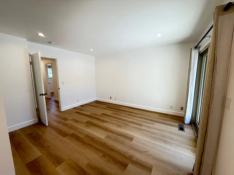 9887 Broadmoor Dr — Photo 19