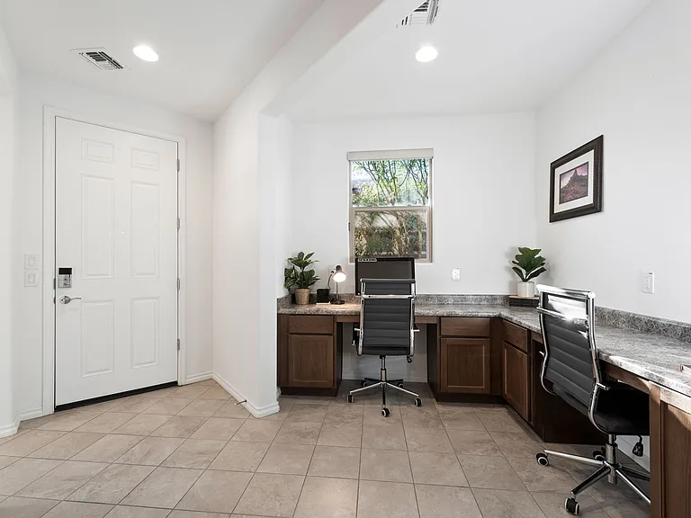 678 E Cobblestone Dr — Photo 3