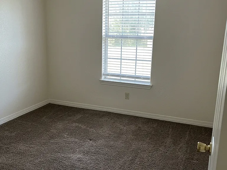 14411 Pine St — Photo 3