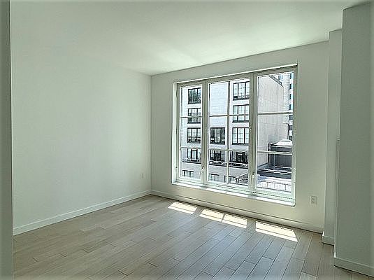 5th image of 535 W 43rd St #14NA