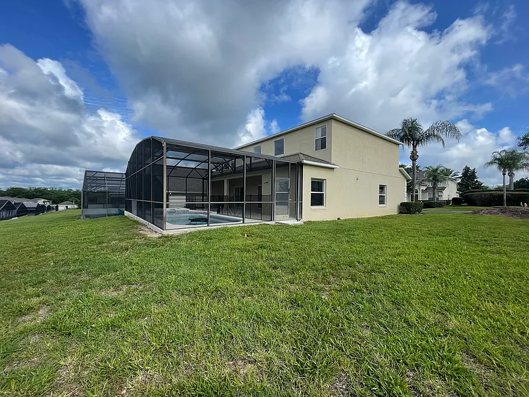 201 Kensington Dr — Photo 2