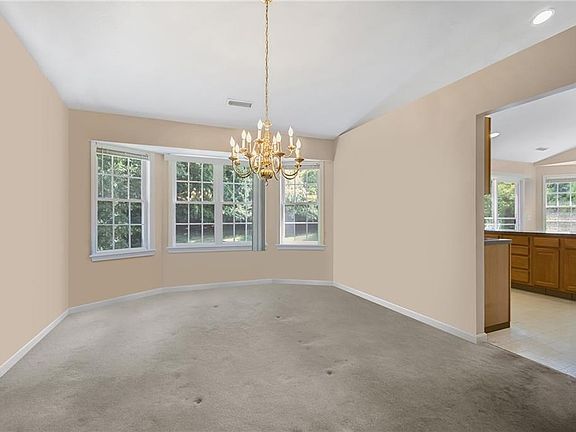 5th image of 22 Apple Ridge Rd