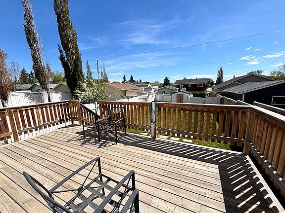 2nd image of 52 W Country Ridge Close