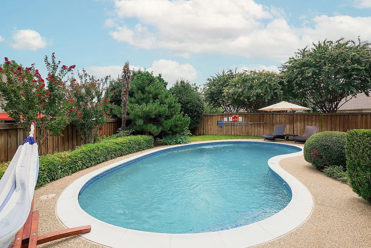 4 bed, 2595 sqft, $7,000 — Photo 1