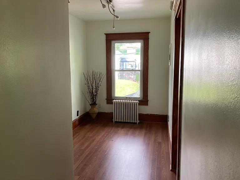 320 Malletts Bay Ave #C — Photo 11