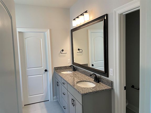 5th image of 409 Rue Evangeline