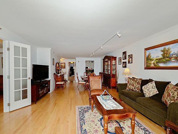 5th image of 1250 N Dearborn St APT 8C