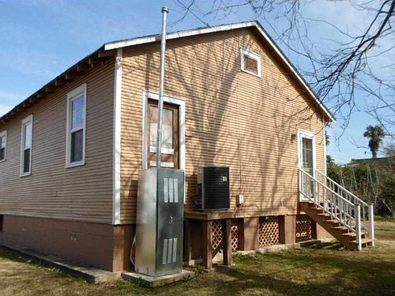 3rd image of 2307 General Meyer Ave