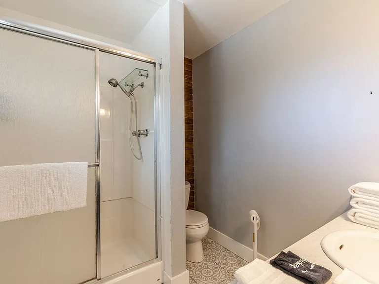 2817 Alcazar St NE — Photo 15