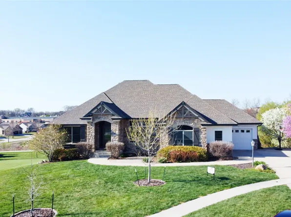 9289 Winterberry Ct, West Des Moines, IA 50266