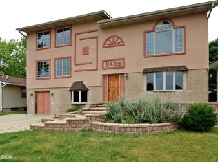 2428 Dover Rd, Waukegan, IL 60087